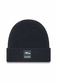 Marinefarbener Strickmütze mit geribbelter Textur, ausgestattet mit einem umgeschlagenen Bündchen und einem schwarzen Patch mit einem Raben-Logo sowie dem Text "Baltimore Ravens".