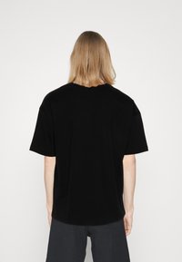 LOW LIGHTS STUDIOS® T-shirts print - black