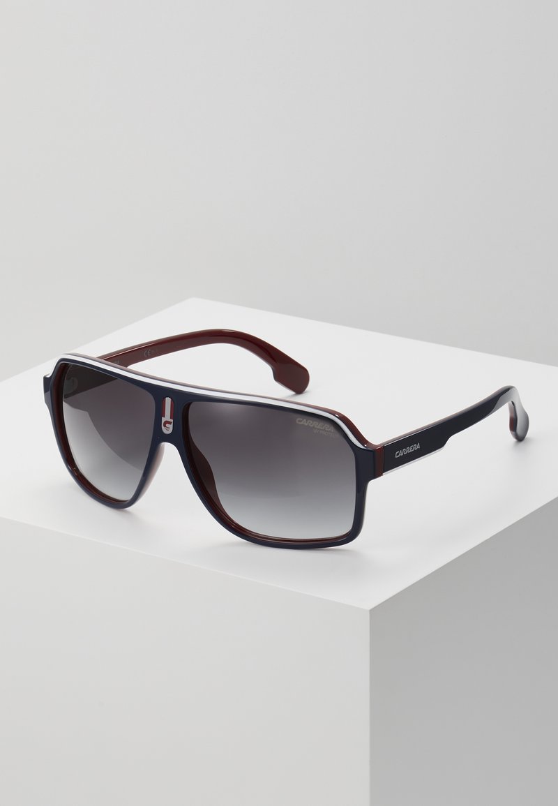 Ochelari de soare cu lentile cu un gradient închis, rame rectangulare în nuanțe de bleumarin și burgund, prezentând un logo subtil pe lateral. Textură antiderapantă pe brațe.