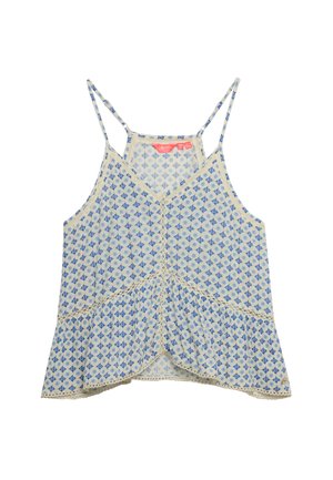 Biały krótki top bez rękawów z niebieskim geometrycznym wzorem, cienkimi ramiączkami, koronkową lamówką i falbaniastym zakończeniem.