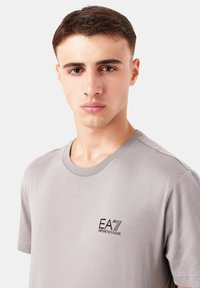 EA7 Emporio Armani Jednoduché tričko - beige