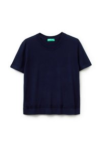 Tmavě modré krátké tričko s krátkým rukávem vyrobené z pleteniny, s žebrovaným kulatým výstřihem a rovým lemem. Měkká textura, žádné vzory ani akcenty.