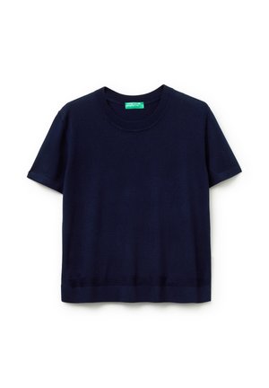 Camiseta de punto en azul marino de manga corta con cuello redondo acanalado y dobladillo recto. Textura suave, sin patrones ni acentos.