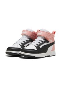 Baskets montantes noires, blanches et roses en cuir et matières synthétiques, dotées d'une sangle Velcro et de détails perforés sur le bout.