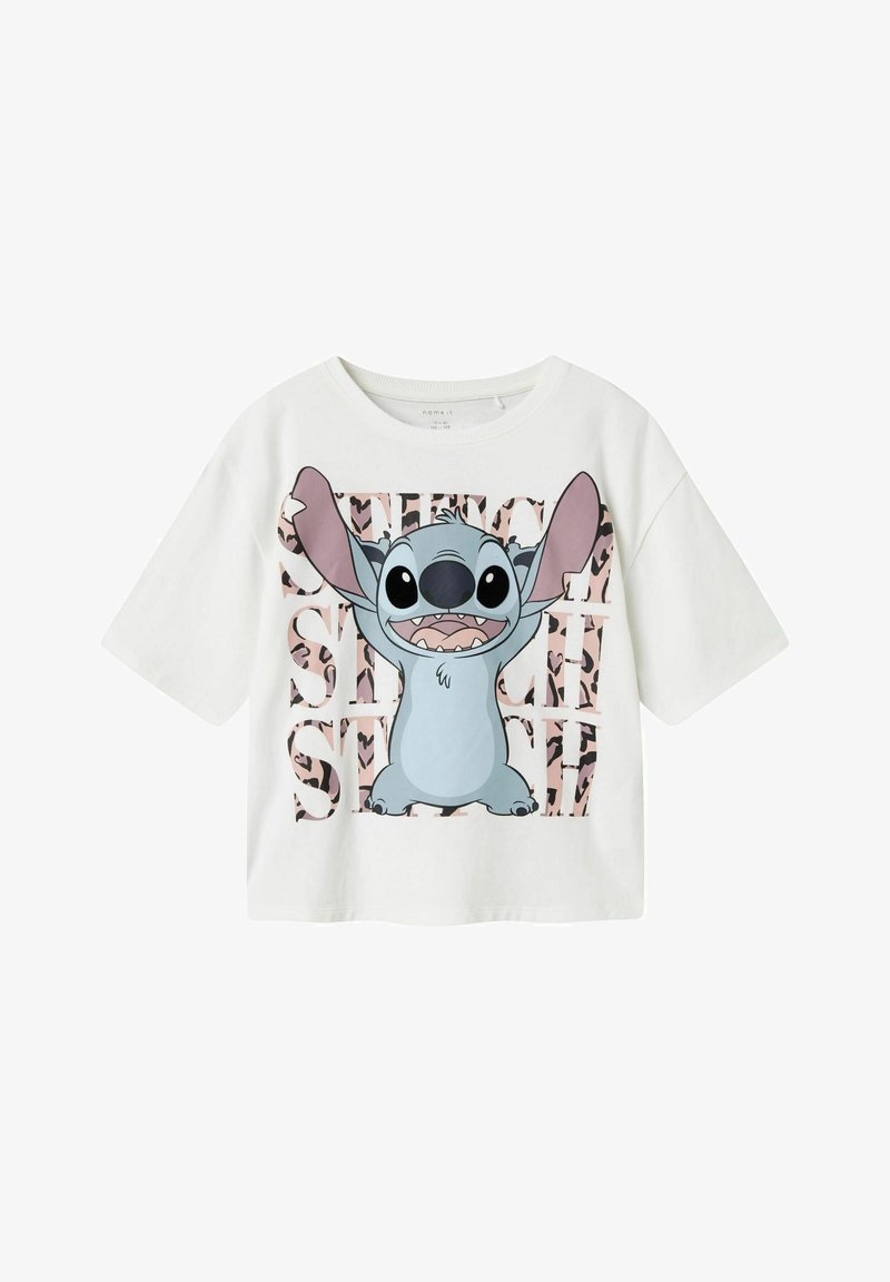 Īsām piedurkņu balta T-krekls ar multfilmu varoni ar pelēku ādu un rozā akcentiem, apkārt rozā un melns teksta dizains.