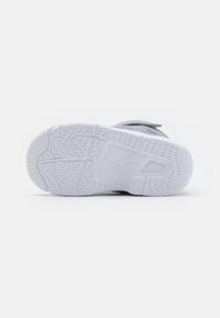 Jordan STAY LOYAL 3  - Scarpe primi passi - wolf grey/cool grey/white