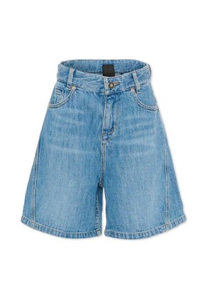 Shorts in denim azzurro chiaro a vita alta con bottone frontale, passanti per cintura, tasche laterali e ampie aperture sulle gambe.
