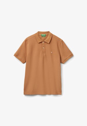 Korte mouwen bruine polo-shirt van textuurstof, met een drieknoopsluiting en een klein logo op de linkerkant van de borst.