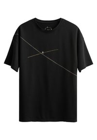 T-shirt en coton noir avec un design minimaliste présentant un funambule coloré, avec des manches courtes et un col ras du cou.