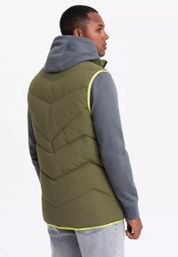 Ombre Väst - olive