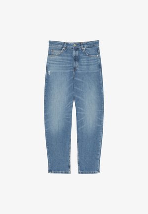 Svijetloplave traperice s opuštenim krojem. Imaju pet džepova, zatvaranje na gumb i blago oštećenje na prednjem dijelu.