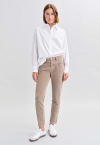 OPUS EVITA BABYCORD - Jeans Slim Fit - cocoa