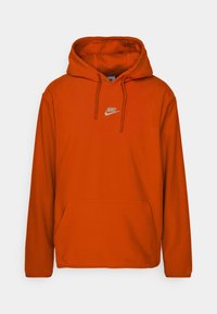 Lysorange Nike hoodie med framfick pocket och snörning på huven, visad mot en enkel vit bakgrund.