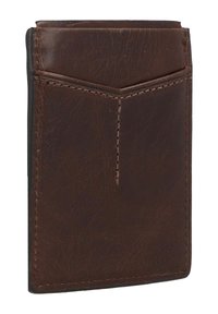 Porte-cartes en cuir marron au design fin. Il présente un détail chevron cousu et une poche unique à l'avant pour un accès facile.