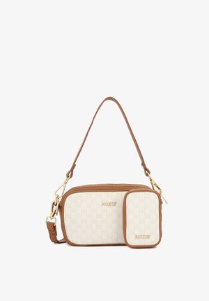 Sac à main marron et crème avec une fermeture éclair, présentant un motif de logo répétitif et une petite pochette détachable. Orné de ferrures dorées.