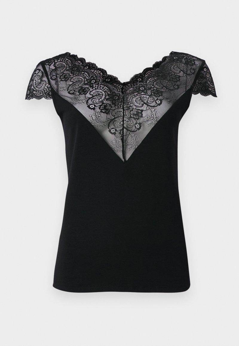 Czarny krótki top z rękawami, który ma V-kształtną koronkową naszywkę z misternymi kwiatowymi wzorami oraz falbaniastymi krawędziami wzdłuż dekoltu i rękawów.