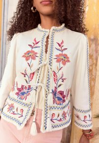Love & Roses REGULAR FIT - FLORAL PATTERN EMBROIDERED  WITH A TOUCH  - Nyári dzseki - ecru