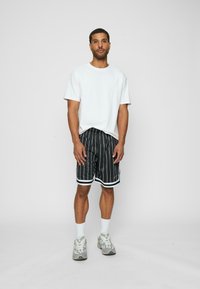 Karl Kani 2 PACK - Treningo apatinė dalis - black pinstripe white