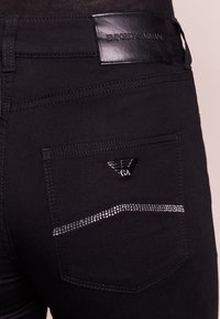 Emporio Armani Vaqueros pitillo - black