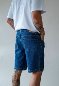 Denim Project MIAMI - Kratke hlače od trapera - mid blue washed
