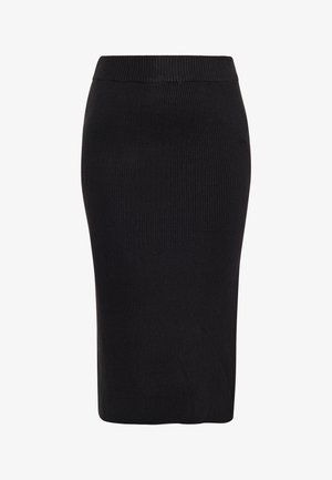 Falda lápiz negra de canalé con una cintura elástica. Presenta una silueta ajustada, el dobladillo cae por debajo de la rodilla y tiene una textura suave.