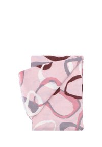 Sciarpa leggera rosa con forme astratte marroni e grigie. I bordi sono frangiati. Il materiale appare morbido e fluente.