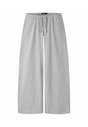 Svetlošedé široké nohavice s elastickým pásom a šnúrkou, vyrobené z mäkkej látky, vhodné na bežné nosenie.