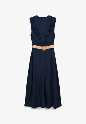 Marineblaue ärmellose Kleid mit einem Rüschenausschnitt, Knopfleiste und einem strukturierten beigen Gürtel mit einer runden Schnalle.