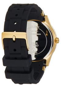 Fekete szilikon óraszíj arany fém csattal, sima résszel és több állítási résszel. Ezüst hátlap látható.
