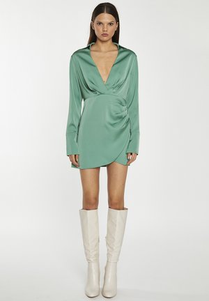 SPRUCE LONG SLEEVE MINI - Cocktailkjole / festkjole - spruce green satin