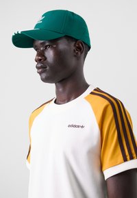 adidas Originals Print T-shirt - off white