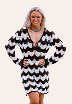 Cupshe STRIPED CROCHET - Strickkleid - black white stripes