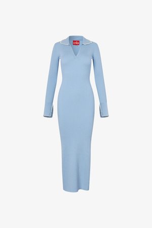 Hele sinine soonikkoes pika varrukaga keskmise pikkusega kleit, V-kaelusega, pärlitega ääristatud krae ja varrukaotsad, kujundatud siluett.