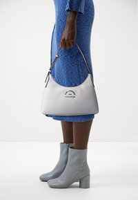 KARL LAGERFELD Käsilaukku - white