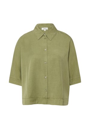 Kurzärmeliges olivgrünes Hemd zum Knöpfen mit spitzem Kragen und kastiger Passform, vor weißem Hintergrund präsentiert.