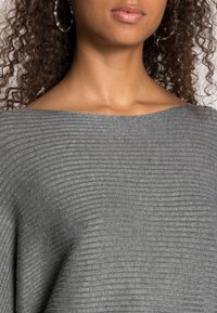 ONLY Stickad tröja - mottled grey