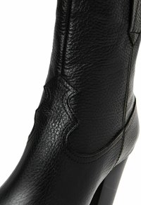 Derimod Botines de tacón - black