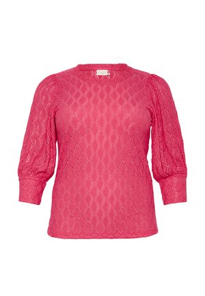Rosa, tekstureret bluse med diamantsmønster, rund halsudskæring og pufærmer. Materialet er let og semi-gennemsigtigt.