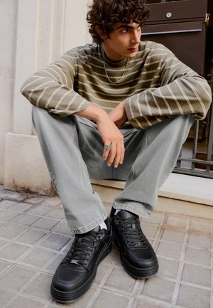 Bershka, CHUNKY - TRAINERS - Sneaker low - black