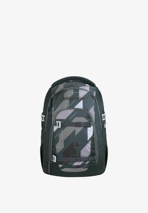 Zaino mimetico in verde scuro e grigio con motivi geometrici. Dotato di doppie fibbie laterali, schienale imbottito e tasca frontale con cerniera.