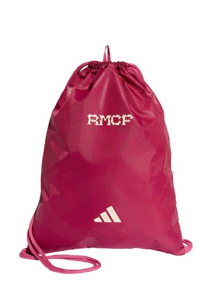 Mochila roja con cordón, texto blanco RMCF y logo de Adidas, con tirantes delgados y un asa de lazo en la parte superior.