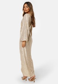 Bubbleroom SPARKLING WRAP GOWN - Abiti per occasioni speciali - light brown