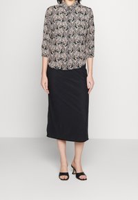 Monki Overhemdblouse - black