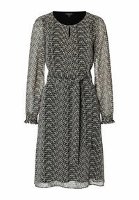 Vestido de patrón en blanco y negro con mangas largas transparentes, escote en forma de ojal, cintura ceñida y cinturón de tela. Diseño texturizado de zigzag por toda la prenda.