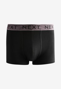 Melni bokseršorti ar mīkstu rozā un melnu elastīgo jostasvietu, uz kuras redzams "NEXT" logo. Gluda auduma īpašības ar pieguļošu griezumu un bez redzamām rakstu formām.