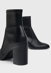 Bershka Bottines à talons hauts - black