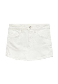 Hvid denim mini nederdel med lige snit, med fem lommer, bæltestropper og en metalknaplukning foran. Glat tekstur.