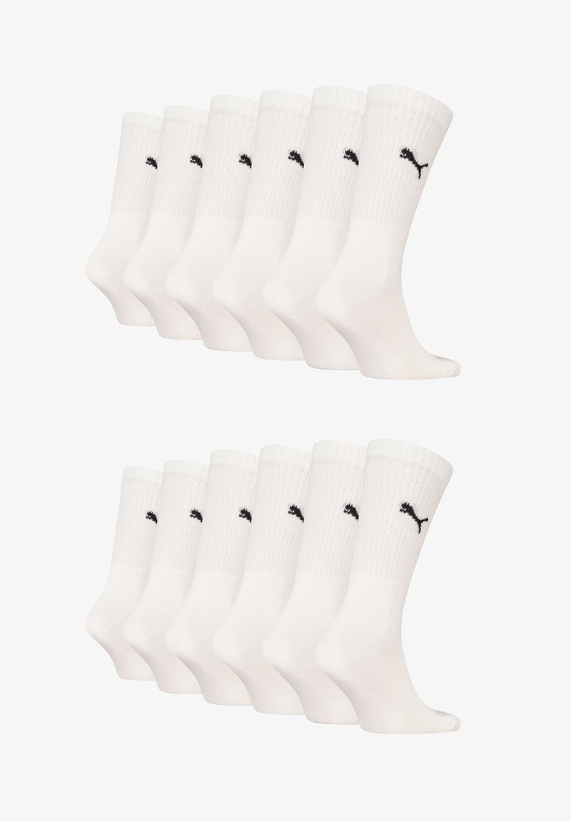 Weiße Baumwoll-Sportsocken mit gerippten Bündchen und schwarzem Puma-Logo, angeordnet in zwei Reihen zu je sechs Paaren.