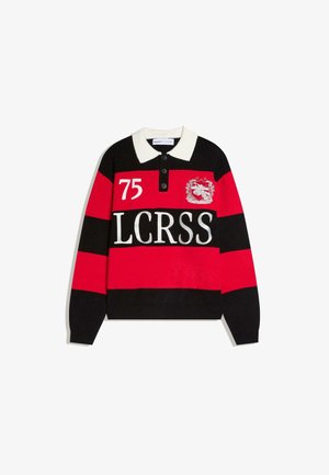 Polo a maniche lunghe con righe orizzontali nere e rosse, colletto bianco, numero "75", stemma con crest e testo "LCRSS" sul davanti.