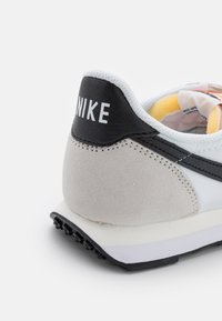 nike waffle one trainers sail gym red pearl white black